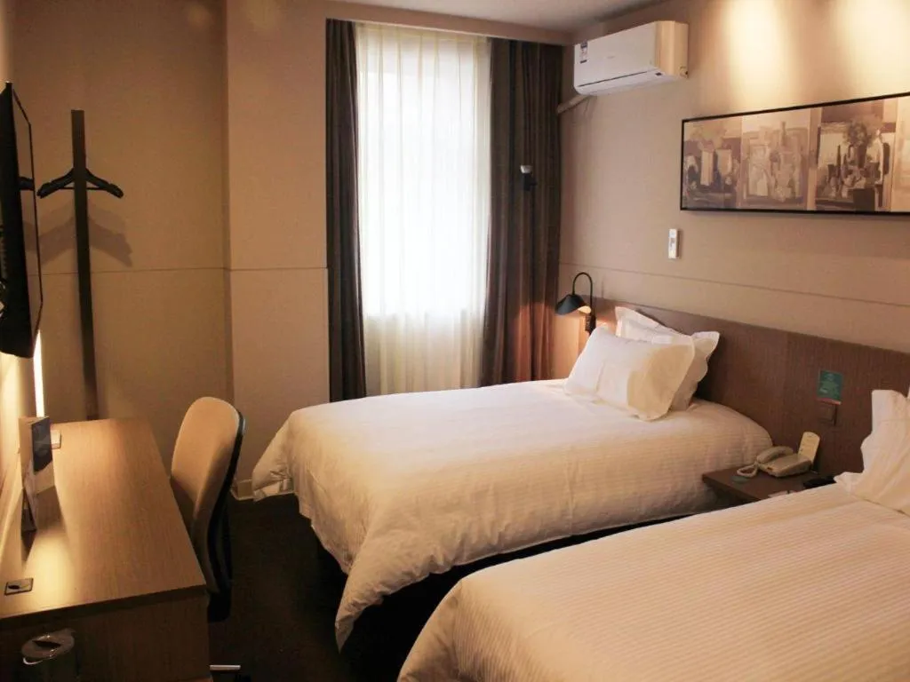 Bed in Jinjiang Inn Select Shenyang Tawan Xingshun Night Market Metro Station