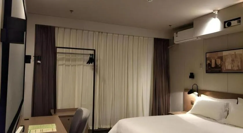 Bed in Jinjiang Inn Select Shenyang Tawan Xingshun Night Market Metro Station