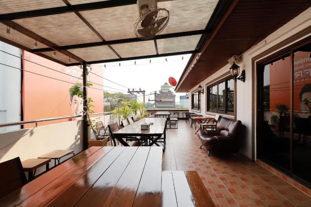 Le Light House & Hostel