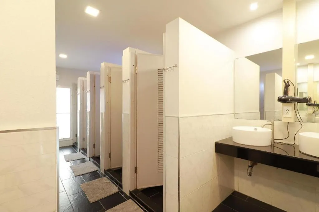 Le Light House & Hostel