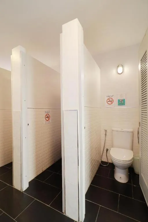 Le Light House & Hostel