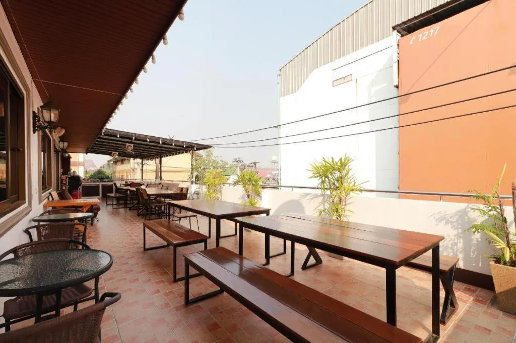 Le Light House & Hostel