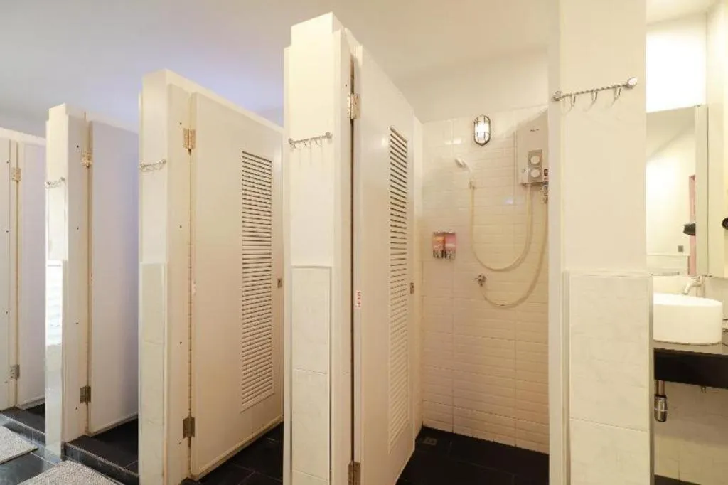 Le Light House & Hostel