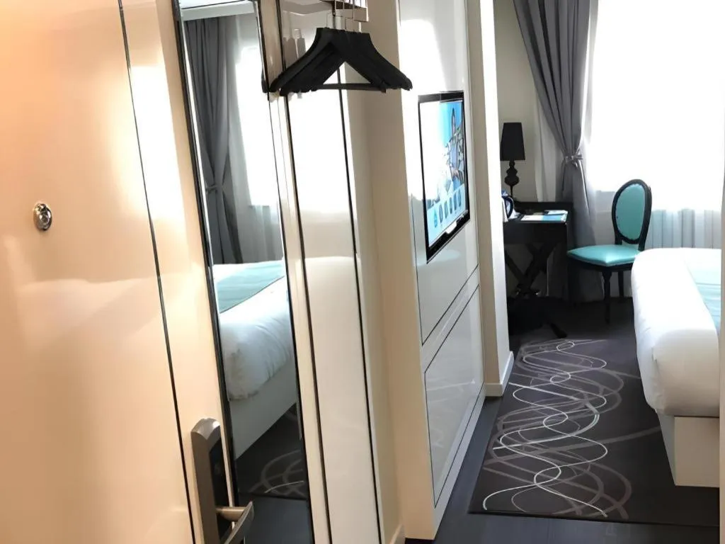 Bed in Xana Hotelle Beijing Qianmen Footbridge Metro Station