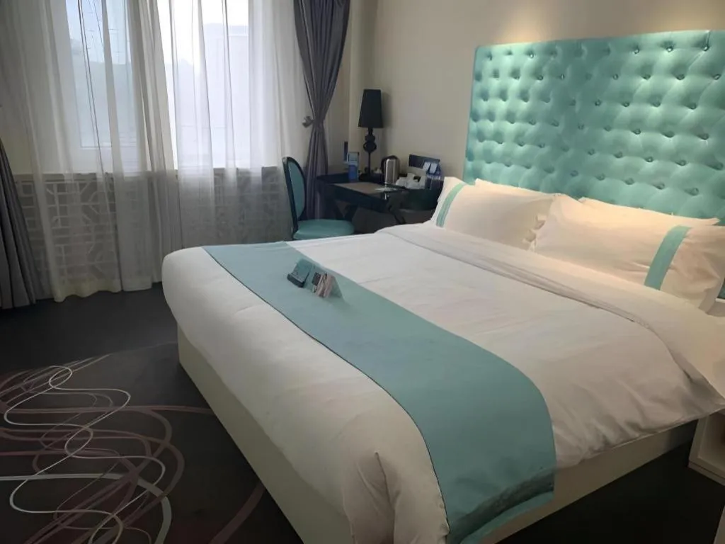 Bed in Xana Hotelle Beijing Qianmen Footbridge Metro Station