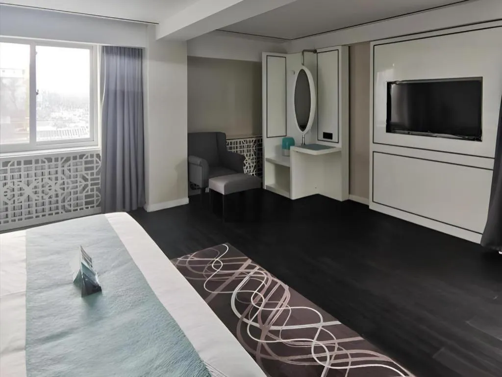 Bed in Xana Hotelle Beijing Qianmen Footbridge Metro Station