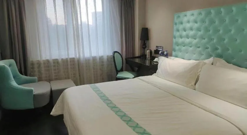 Bed in Xana Hotelle Beijing Qianmen Footbridge Metro Station