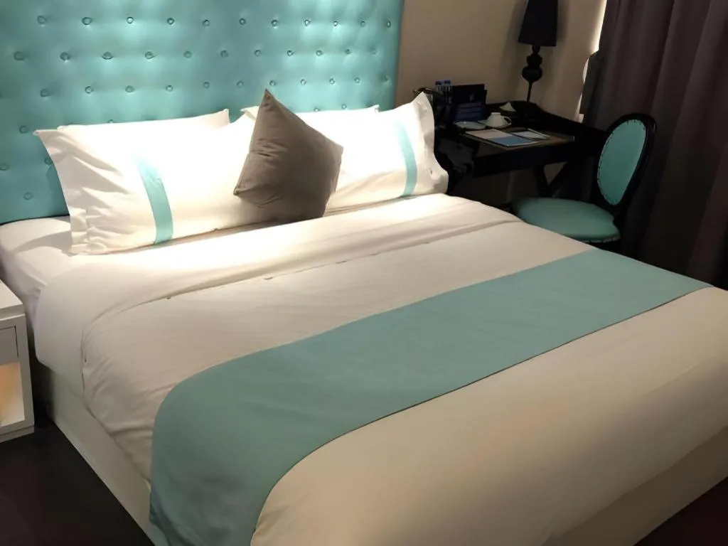 Bed in Xana Hotelle Beijing Qianmen Footbridge Metro Station