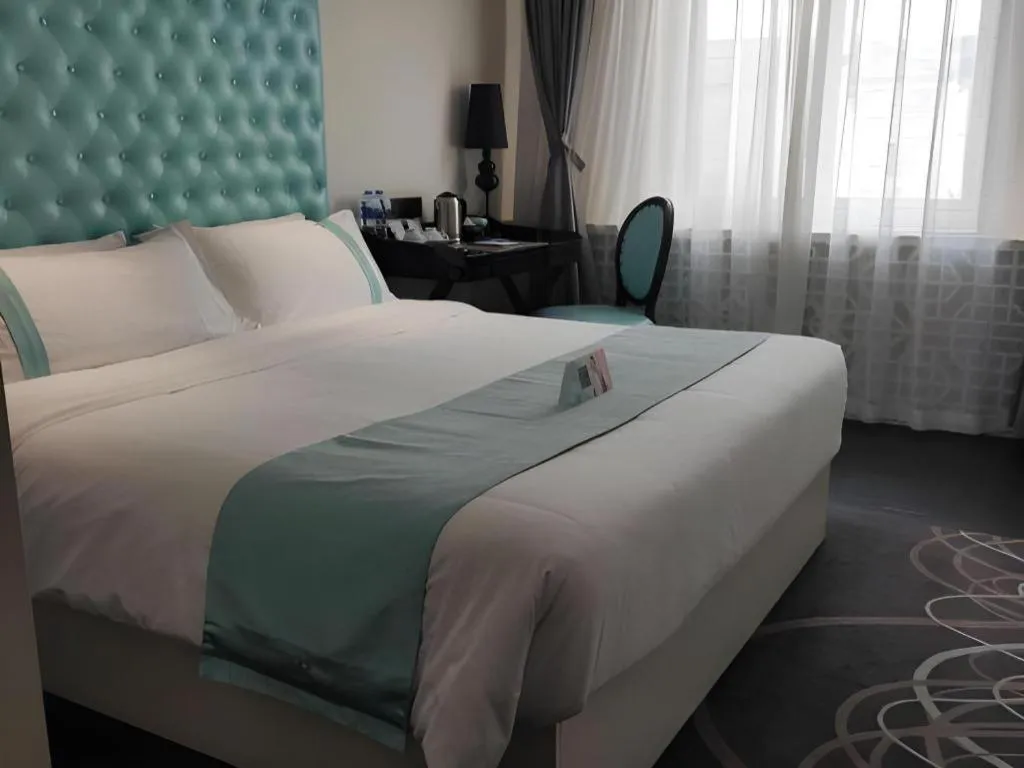 Bed in Xana Hotelle Beijing Qianmen Footbridge Metro Station