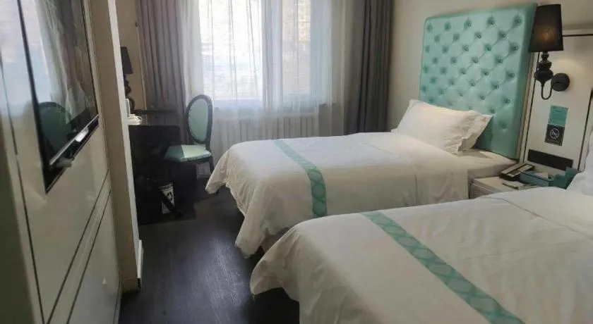 Bed in Xana Hotelle Beijing Qianmen Footbridge Metro Station