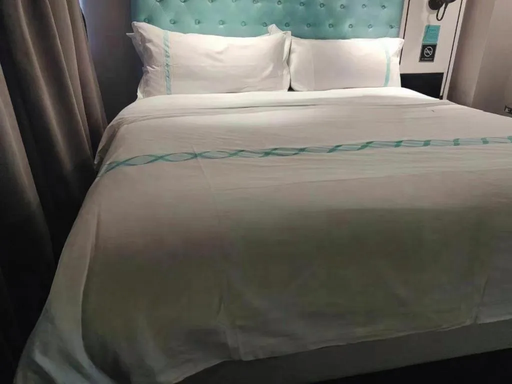 Bed in Xana Hotelle Beijing Qianmen Footbridge Metro Station