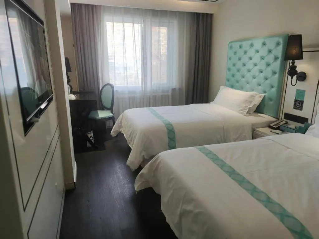 Bed in Xana Hotelle Beijing Qianmen Footbridge Metro Station