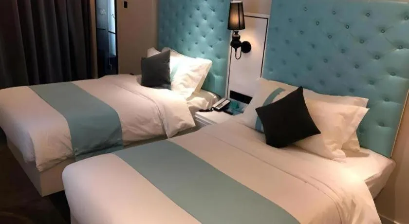 Bed in Xana Hotelle Beijing Qianmen Footbridge Metro Station