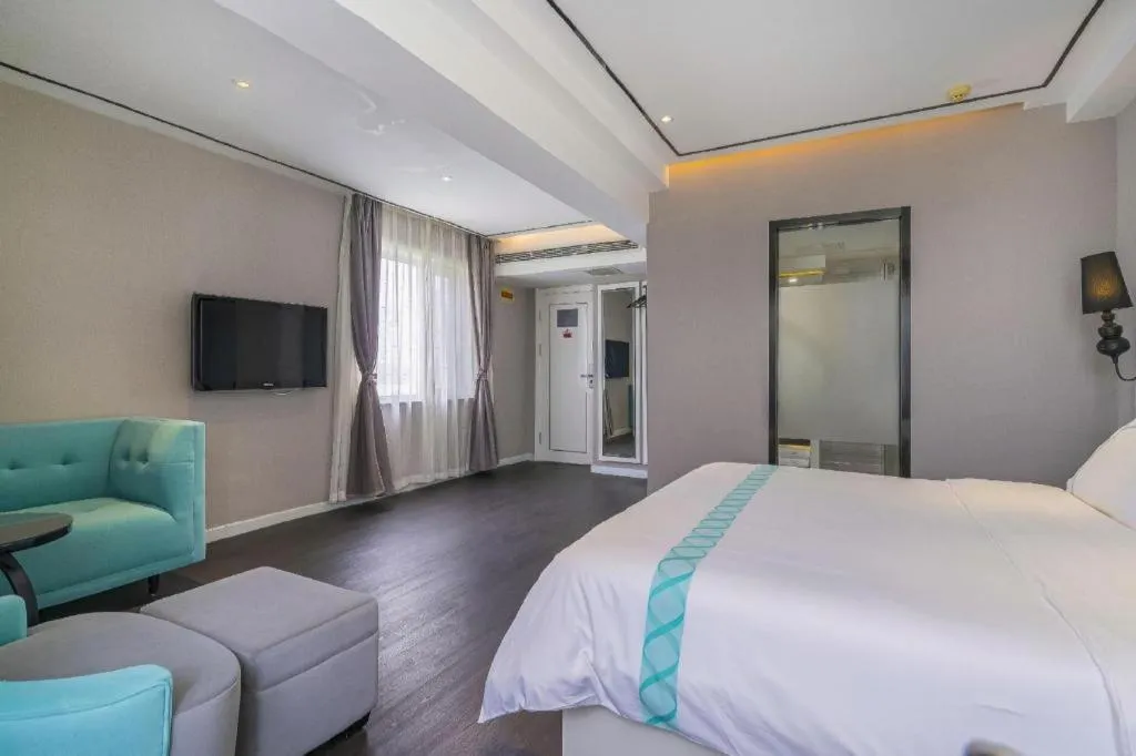 Bed in Xana Hotelle Beijing Qianmen Footbridge Metro Station