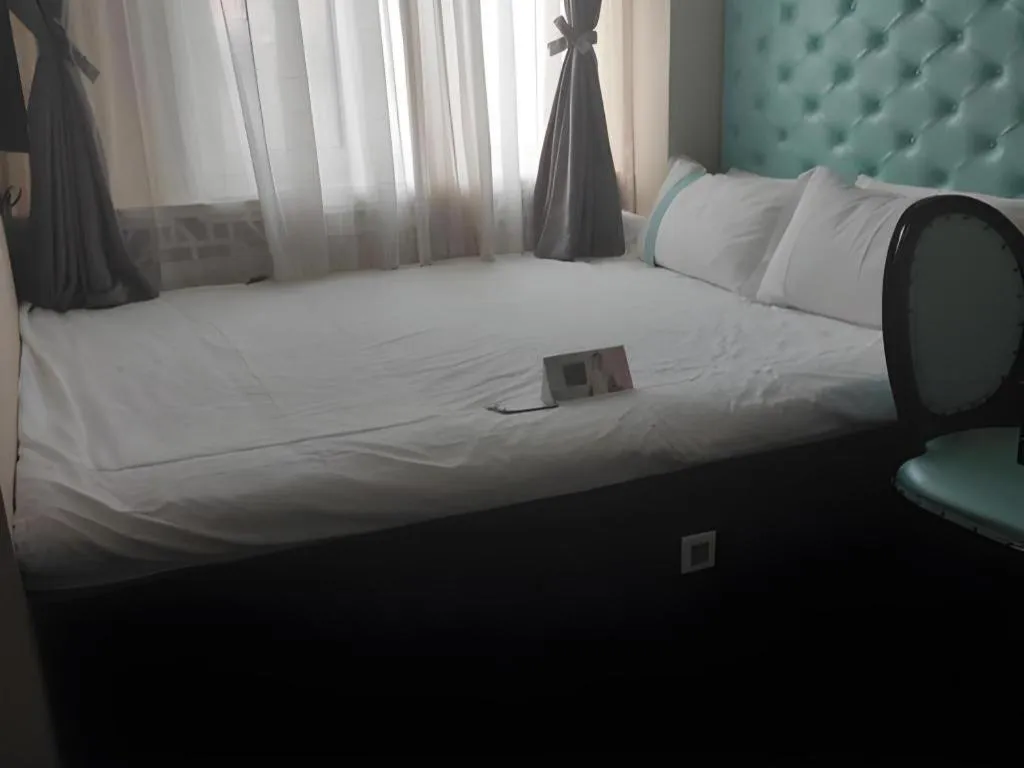 Bed in Xana Hotelle Beijing Qianmen Footbridge Metro Station