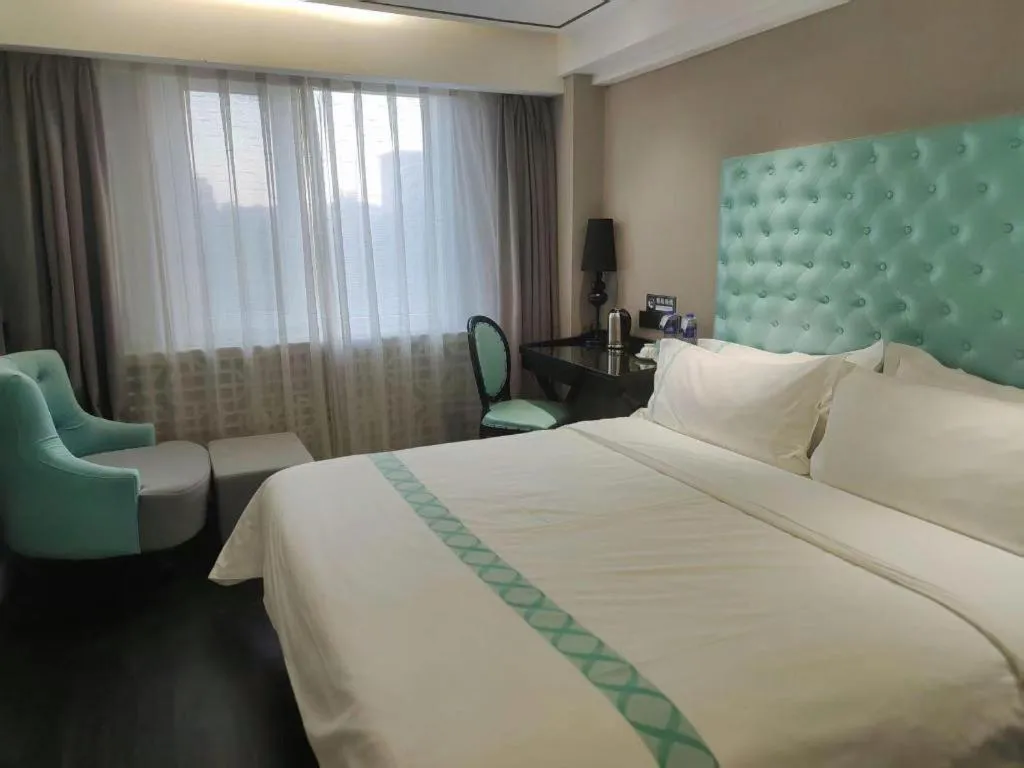 Bed in Xana Hotelle Beijing Qianmen Footbridge Metro Station