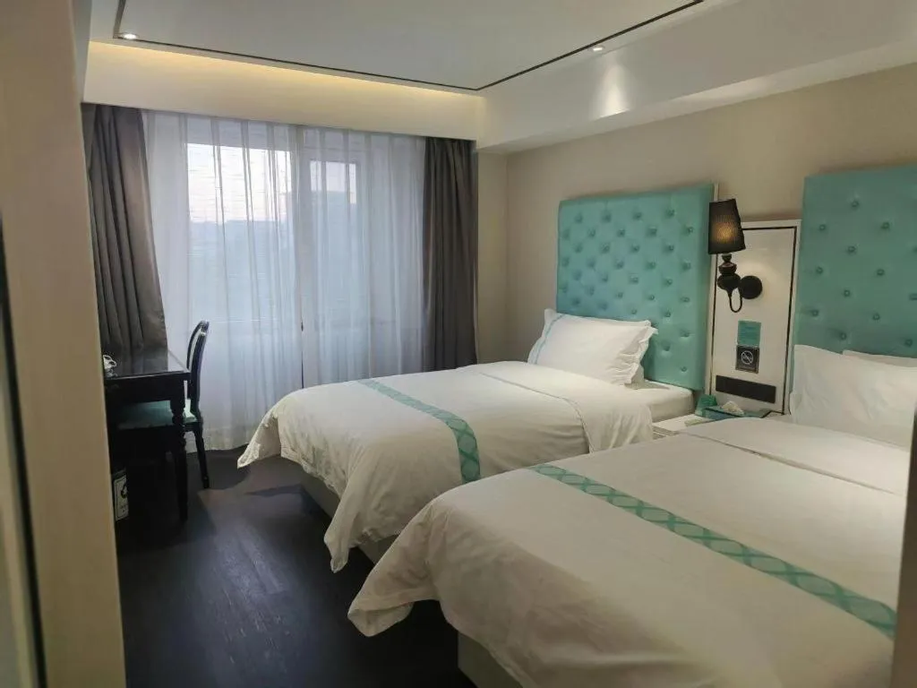 Bed in Xana Hotelle Beijing Qianmen Footbridge Metro Station