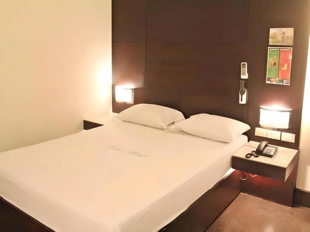 Bed in Vista Hotel Cubao