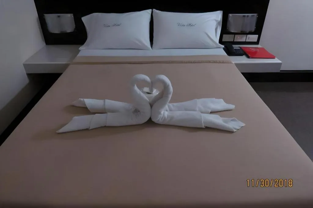 Bed in Vista Hotel Cubao