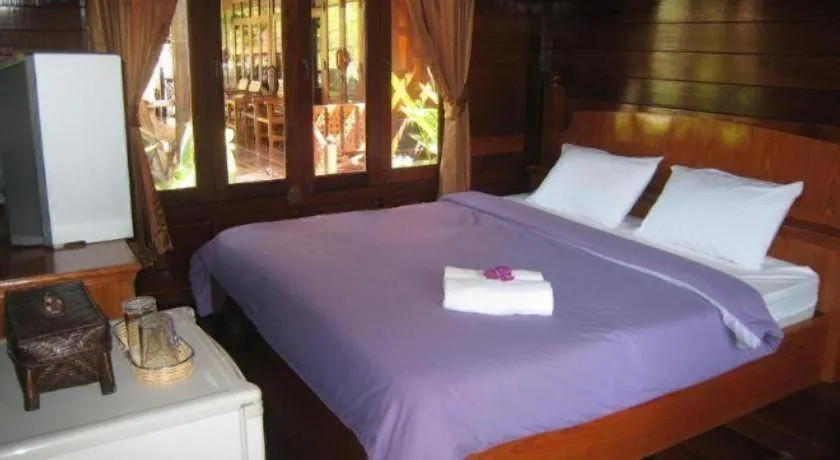 Bed in Baansuan Amphawan Resort