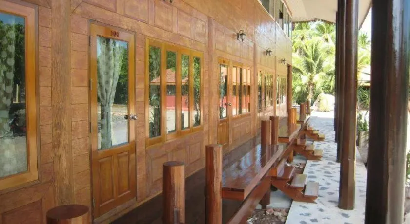 Baansuan Amphawan Resort