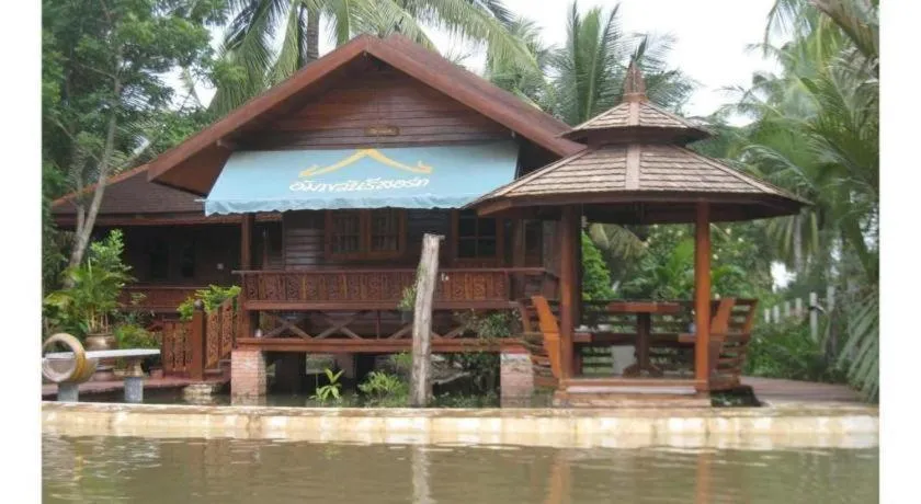 Baansuan Amphawan Resort