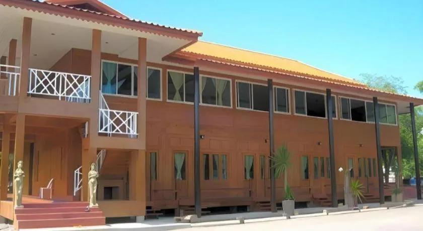 Baansuan Amphawan Resort