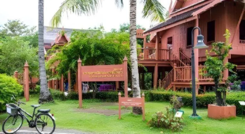 Baansuan Amphawan Resort