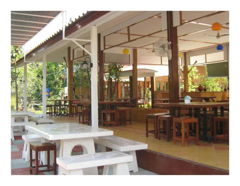 Baansuan Amphawan Resort