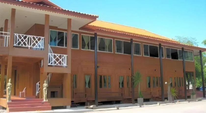 Baansuan Amphawan Resort