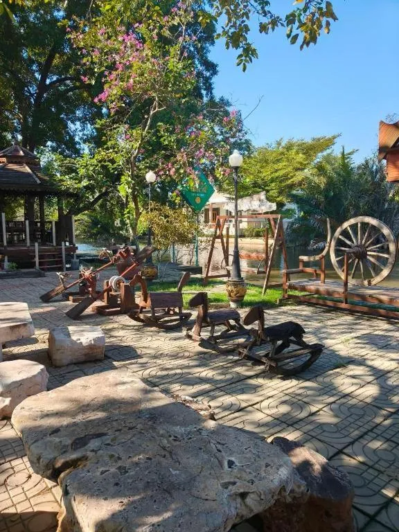 Baansuan Amphawan Resort