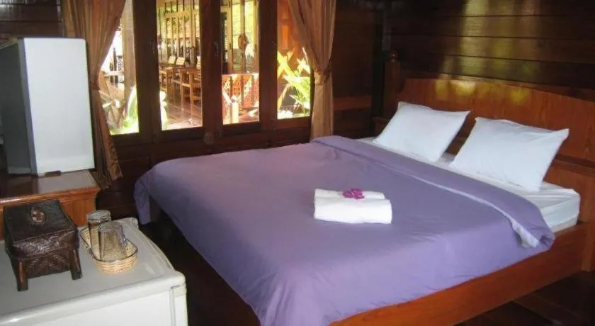 Bed in Baansuan Amphawan Resort