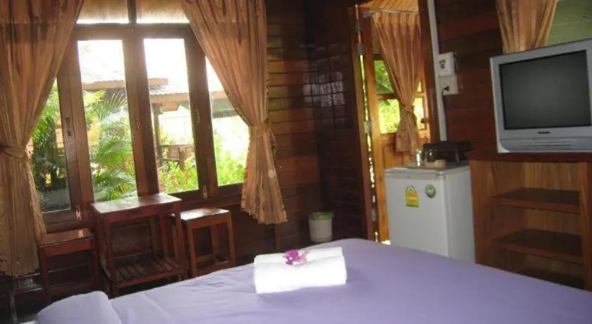 Bed in Baansuan Amphawan Resort