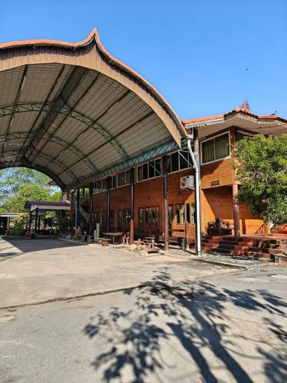 Baansuan Amphawan Resort