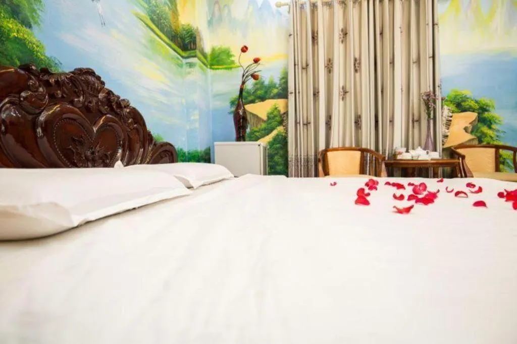 Bed in Phuong Linh Hotel