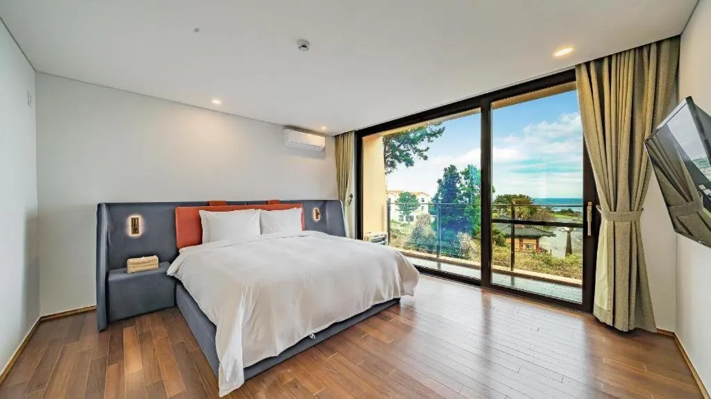 Bed in Dam and Roo Resort