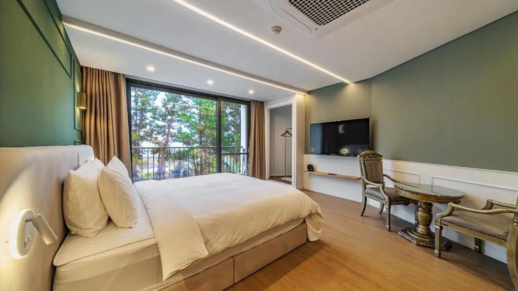 Bed in Dam and Roo Resort