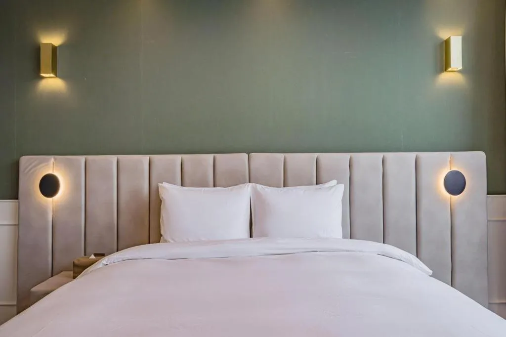 Bed in Dam and Roo Resort