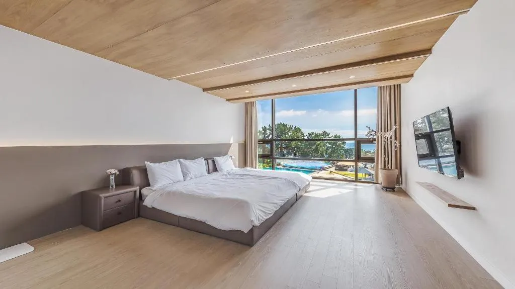 Bed in Dam and Roo Resort