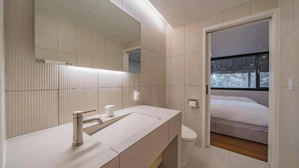 Bed in Dam and Roo Resort