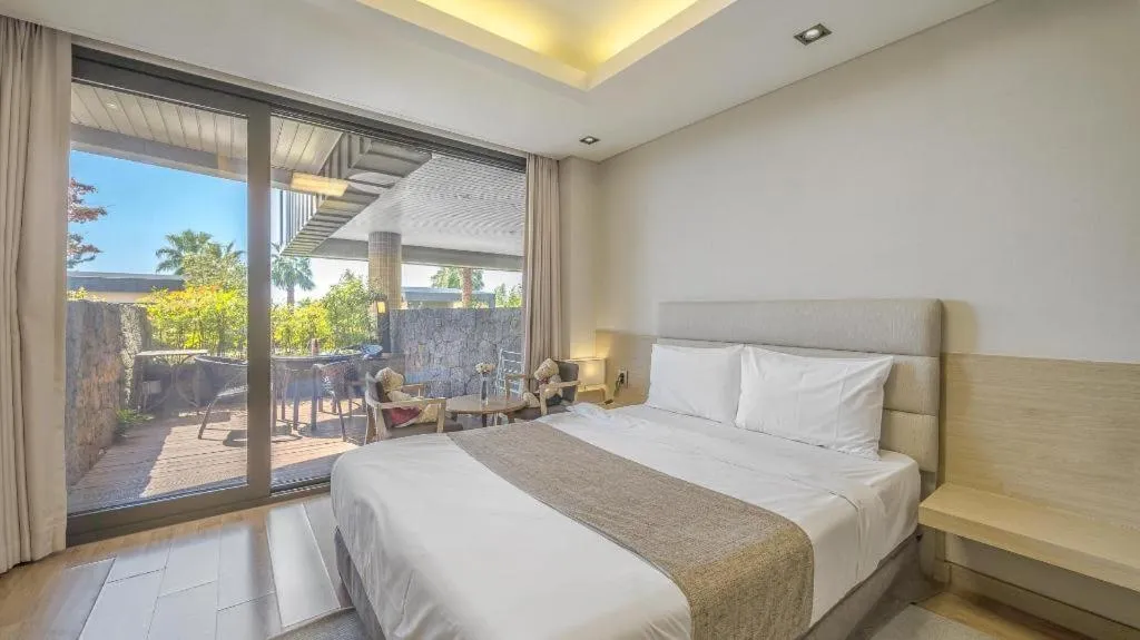 Bed in Dam and Roo Resort