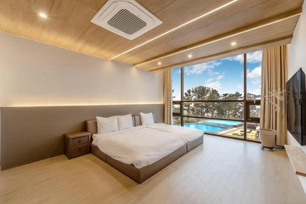 Bed in Dam and Roo Resort