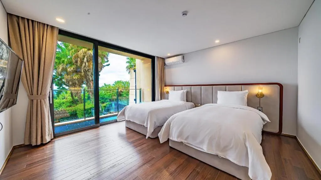 Bed in Dam and Roo Resort