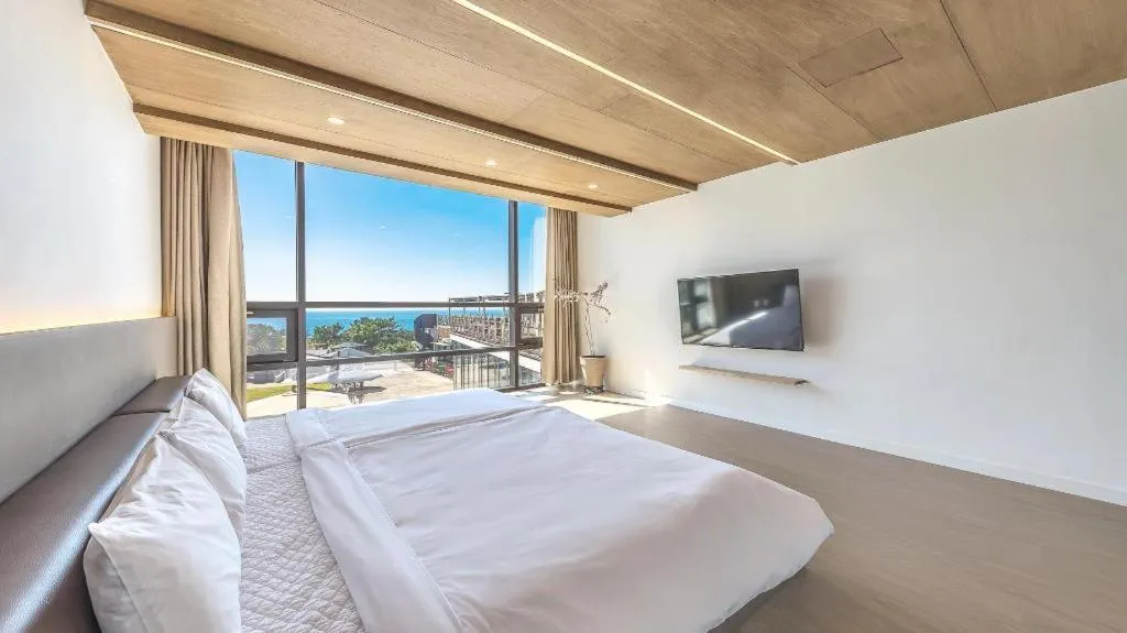 Bed in Dam and Roo Resort