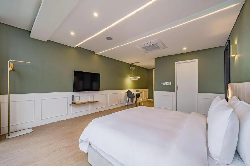 Bed in Dam and Roo Resort