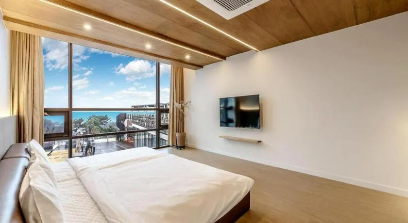 Bed in Dam and Roo Resort