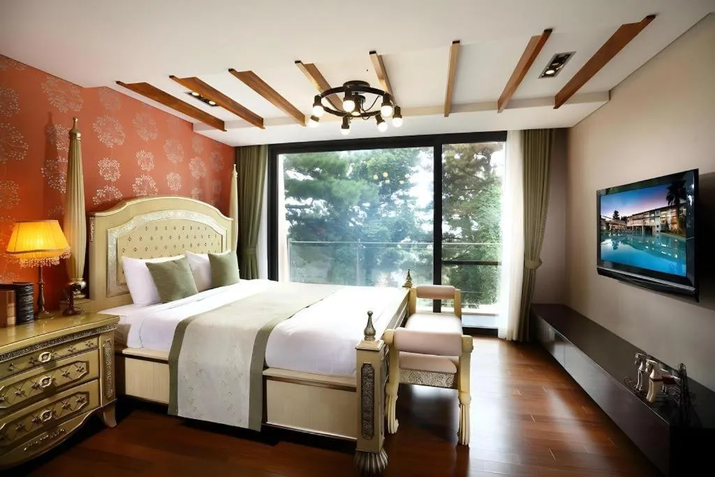 Bed in Dam and Roo Resort