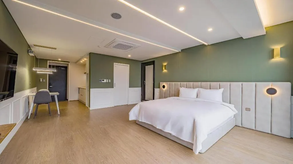 Bed in Dam and Roo Resort