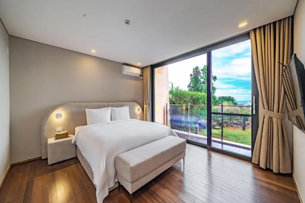 Bed in Dam and Roo Resort