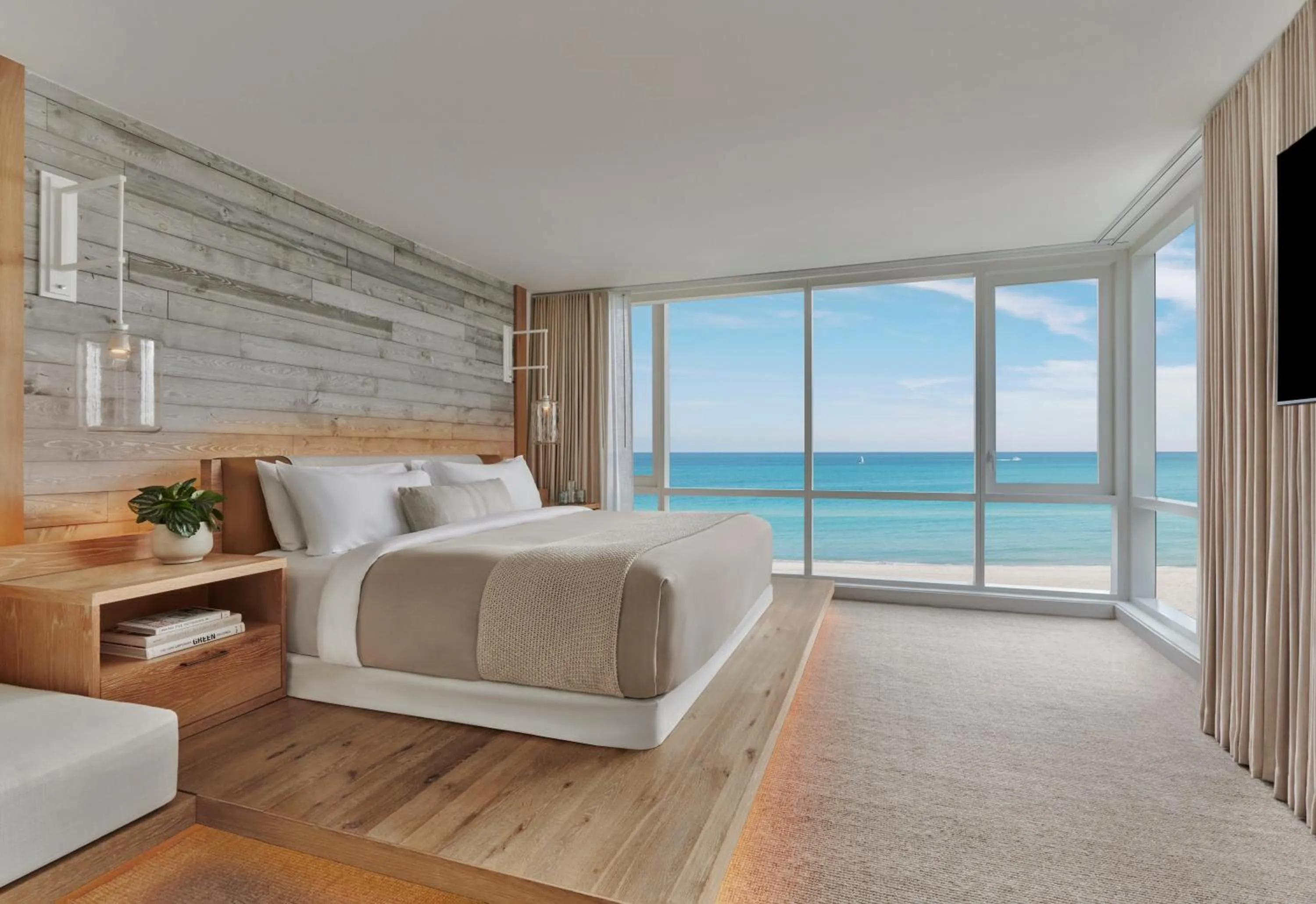Sea view, Bed in 1 Hotel South Beach